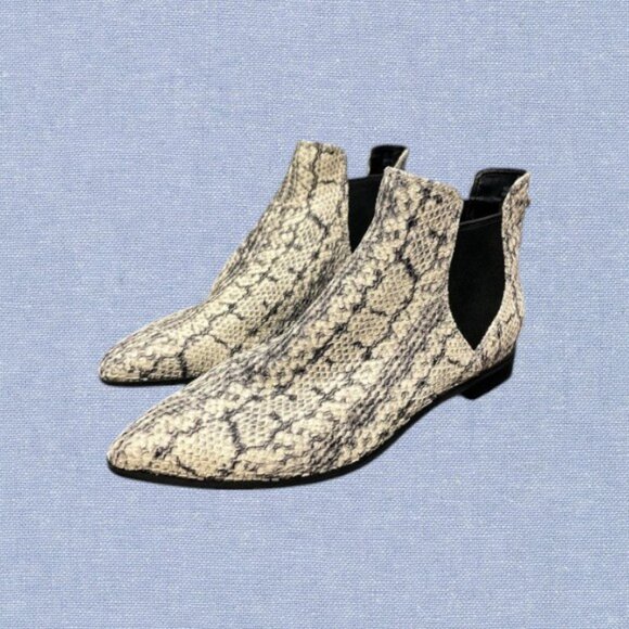 🛎️ 5/$20 Cole Haan Chelsea Bootie Size 6.5 - Picture 1 of 16